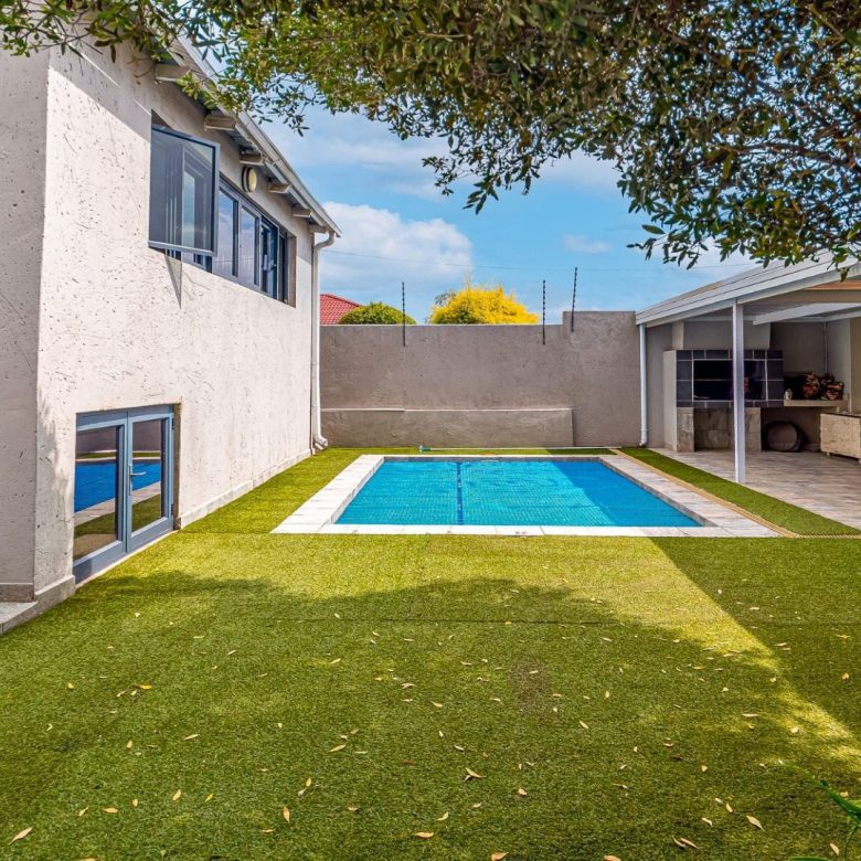 Kensington – Exceptional 3 Bedroom Home + Cottage