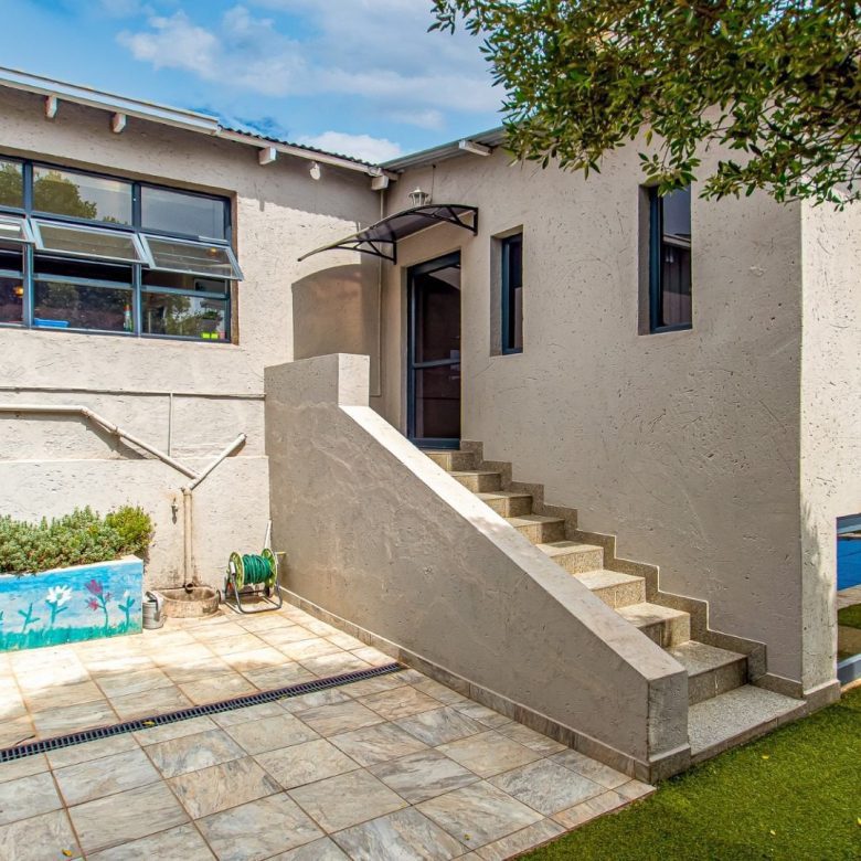 Kensington – Exceptional 3 Bedroom Home + Cottage