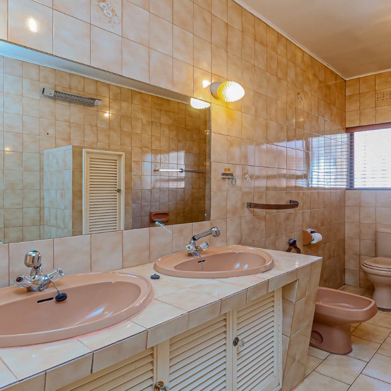 Kensington – Fully renovated family home