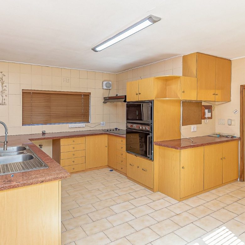 Kensington – Fully renovated family home