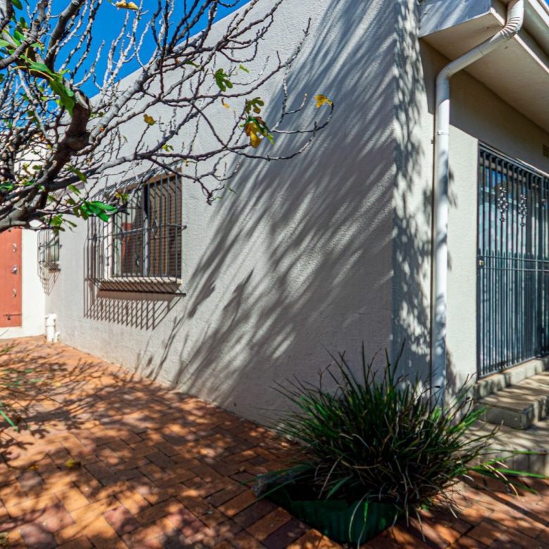 Kensington – Fully renovated family home