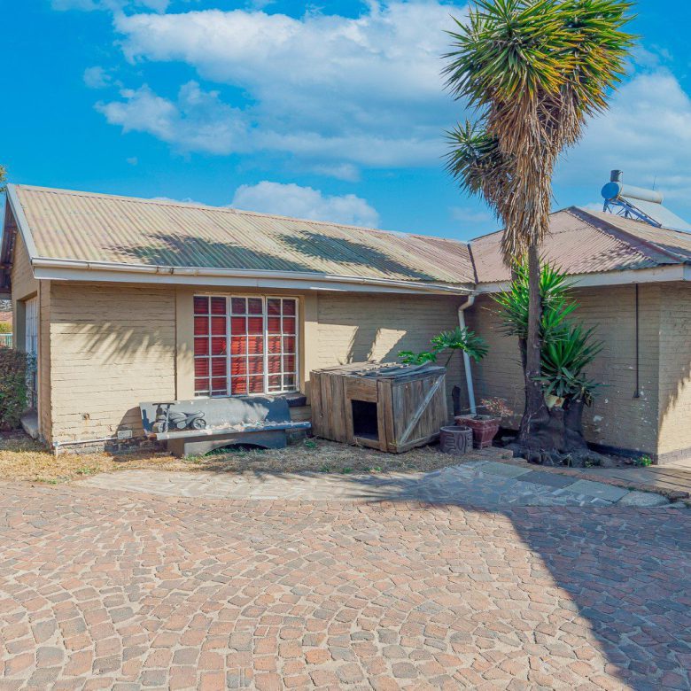 Kelvin Estate, Kempton Park – 3 Bedroom Family Home + Cottage