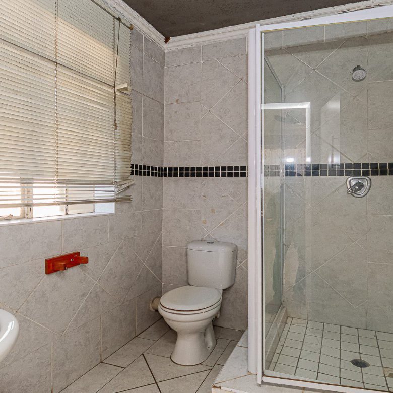 Kelvin Estate, Kempton Park – 3 Bedroom Family Home + Cottage