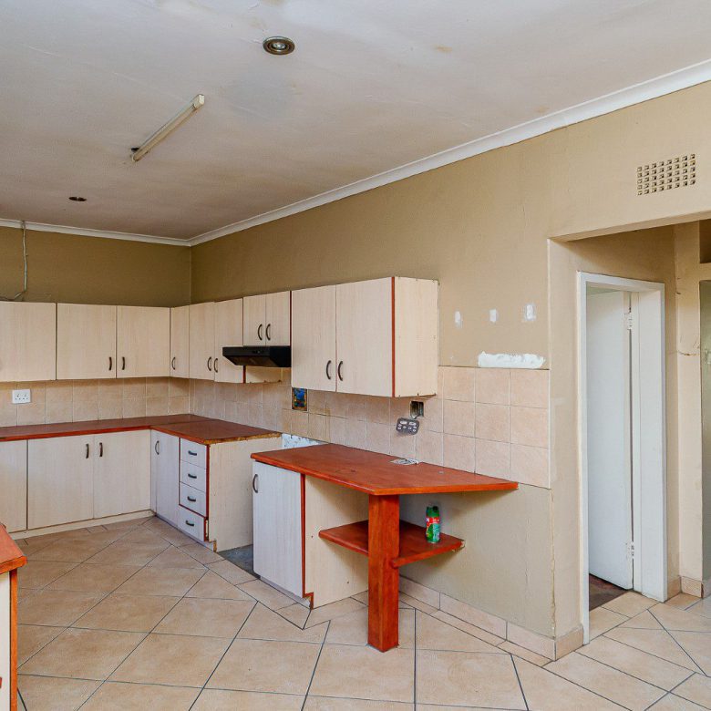 Kelvin Estate, Kempton Park – 3 Bedroom Family Home + Cottage