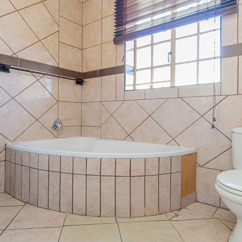 Kelvin Estate, Kempton Park – 3 Bedroom Family Home + Cottage