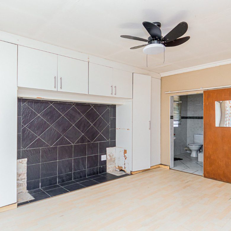 Kelvin Estate, Kempton Park – 3 Bedroom Family Home + Cottage