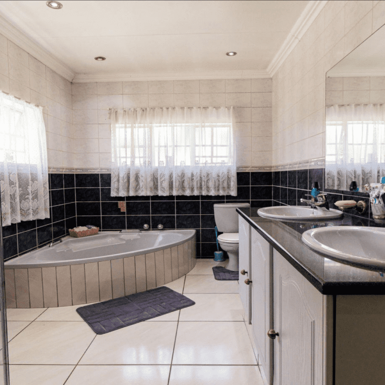Hurlyvale – 3 Bedroom House