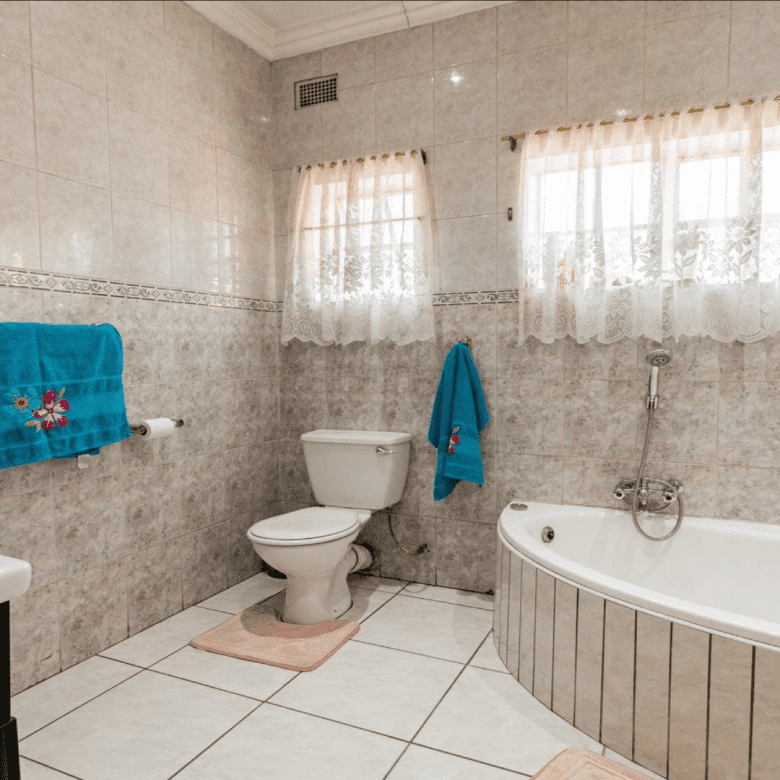 Hurlyvale – 3 Bedroom House