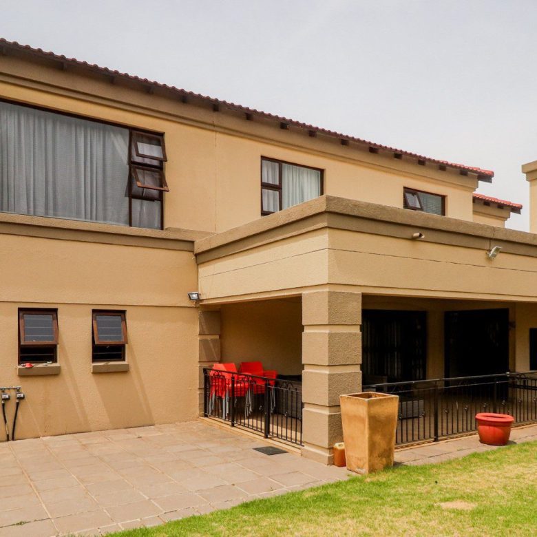 Prima Vista, Mulbarton – Magnificent 4 Bedroom Cluster in Secure Estate