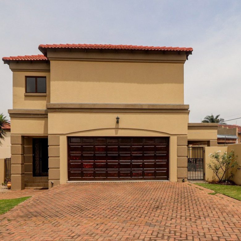 Prima Vista, Mulbarton – Magnificent 4 Bedroom Cluster in Secure Estate