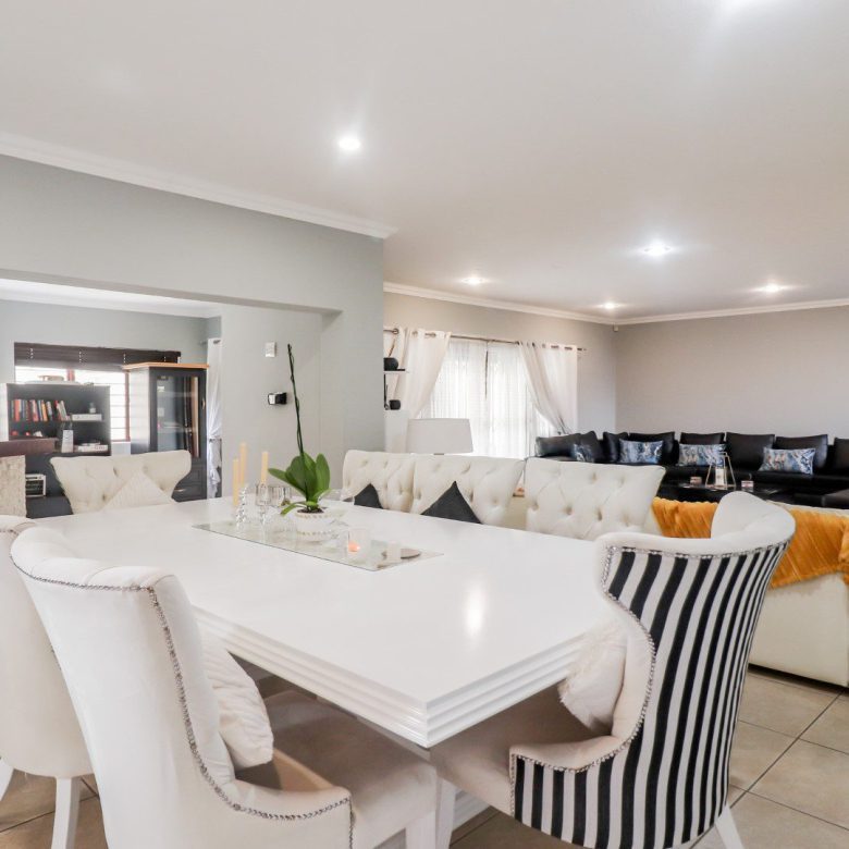 Prima Vista, Mulbarton – Magnificent 4 Bedroom Cluster in Secure Estate