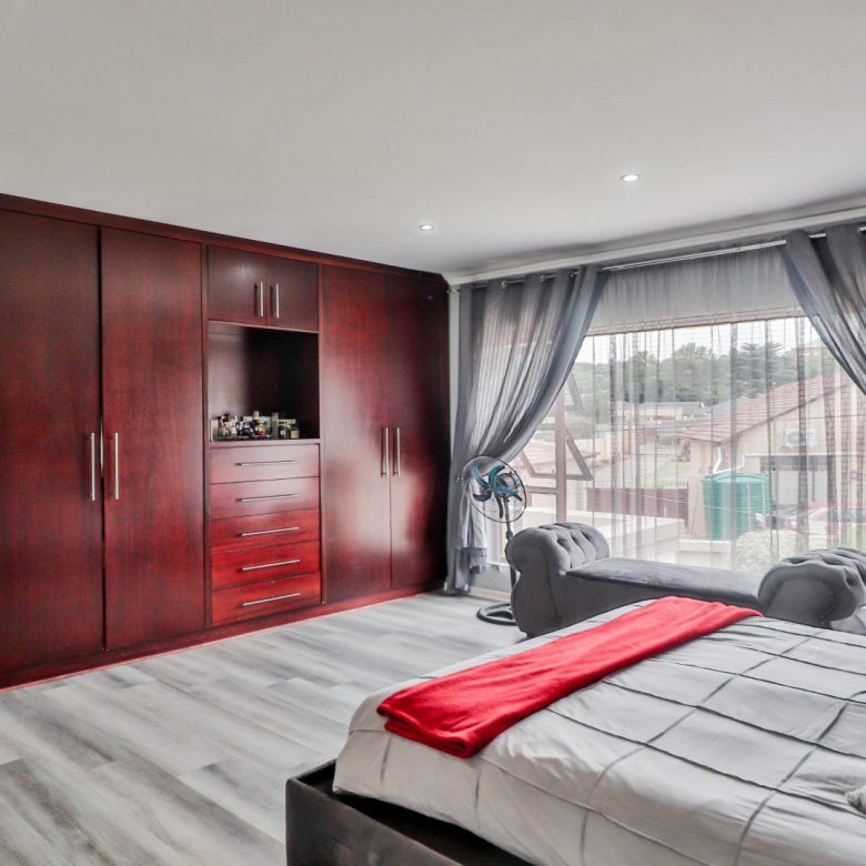 Prima Vista, Mulbarton – Magnificent 4 Bedroom Cluster in Secure Estate