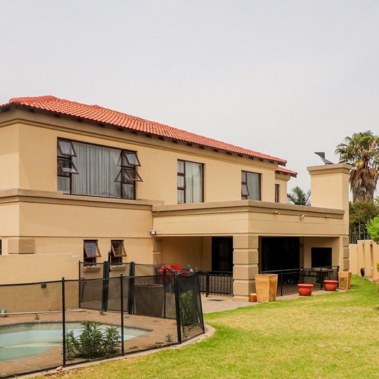 Prima Vista, Mulbarton – Magnificent 4 Bedroom Cluster in Secure Estate