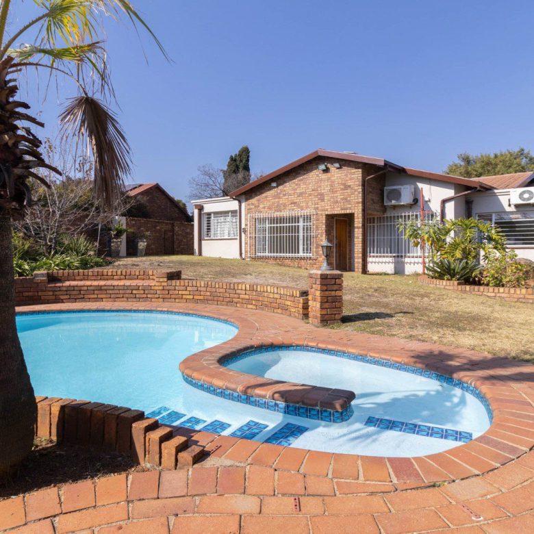 Mulbarton – Large 4 Bedroom Home + Flatlet