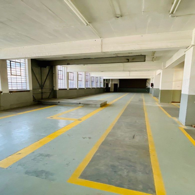 New Centre – Warehouse + Offices 6 600m2 under roof