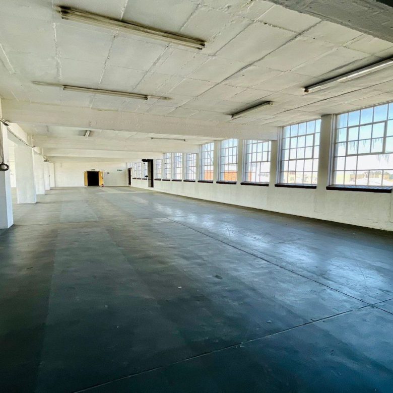 New Centre – Warehouse + Offices 6 600m2 under roof