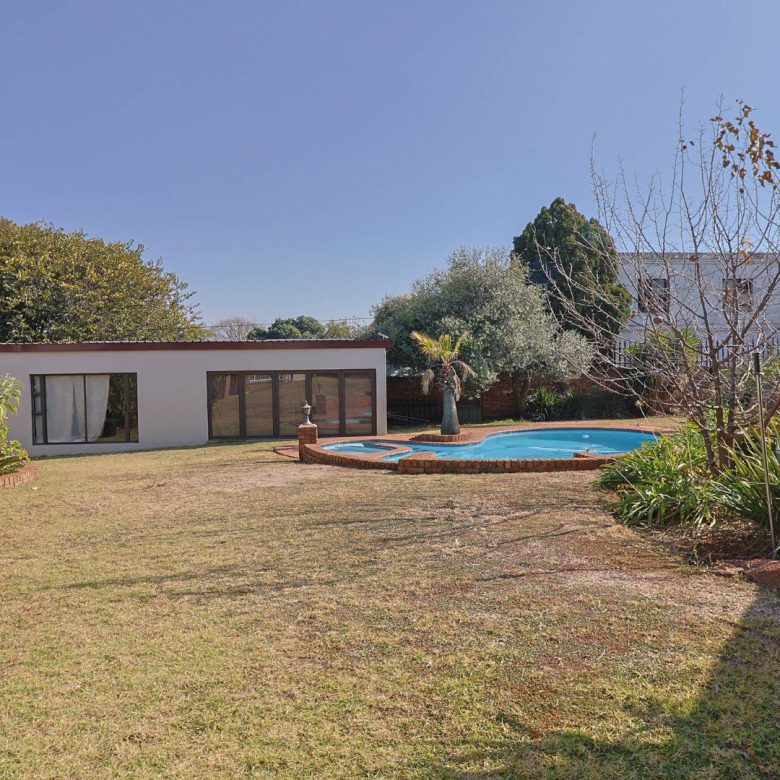 Mulbarton – Large 4 Bedroom Home + Flatlet
