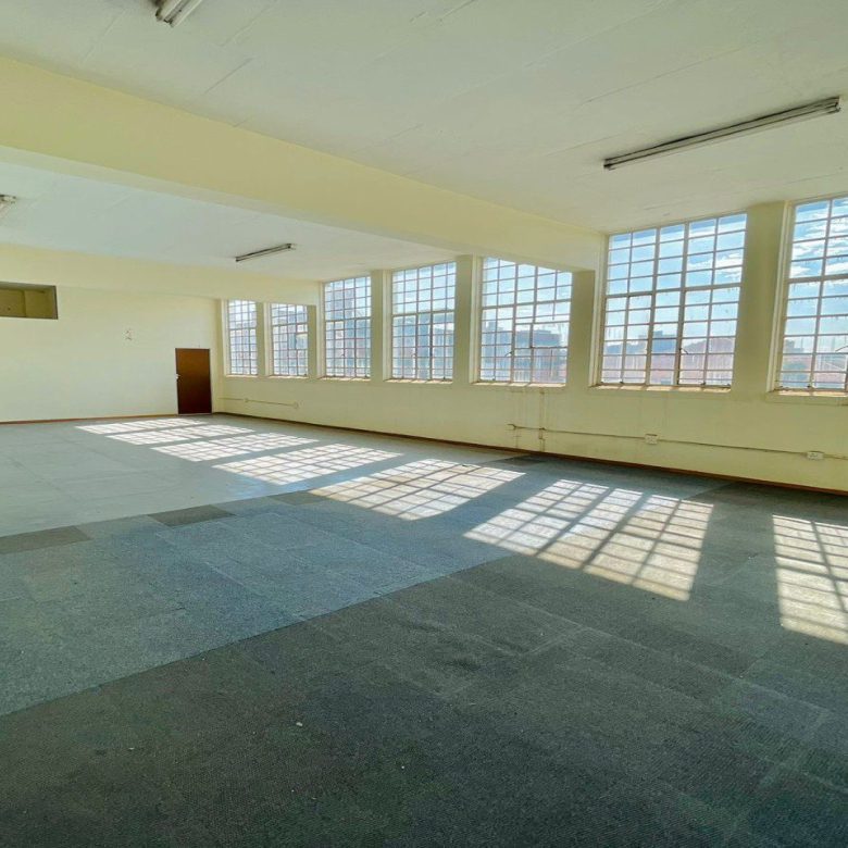New Centre – Warehouse + Offices 6 600m2 under roof