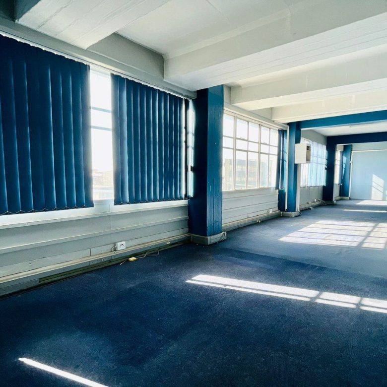 New Centre – Warehouse + Offices 6 600m2 under roof