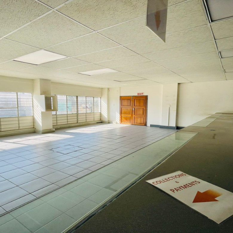 New Centre – Warehouse + Offices 6 600m2 under roof