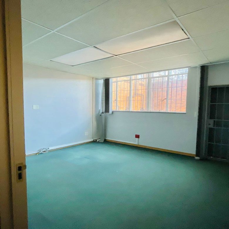 New Centre – Warehouse + Offices 6 600m2 under roof