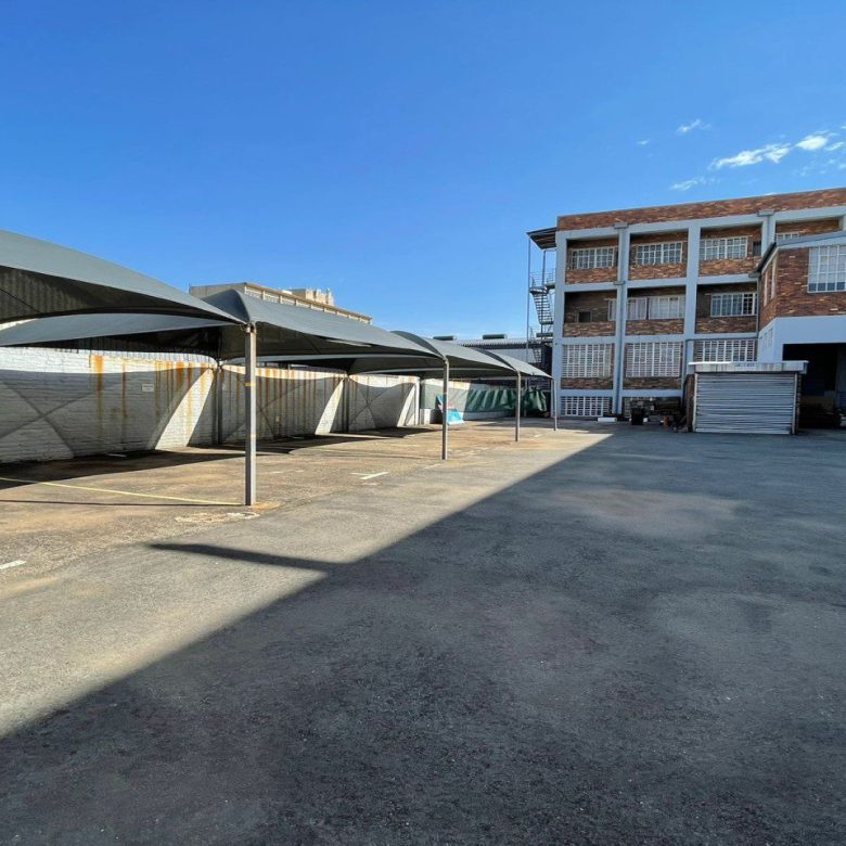 New Centre – Warehouse + Offices 6 600m2 under roof