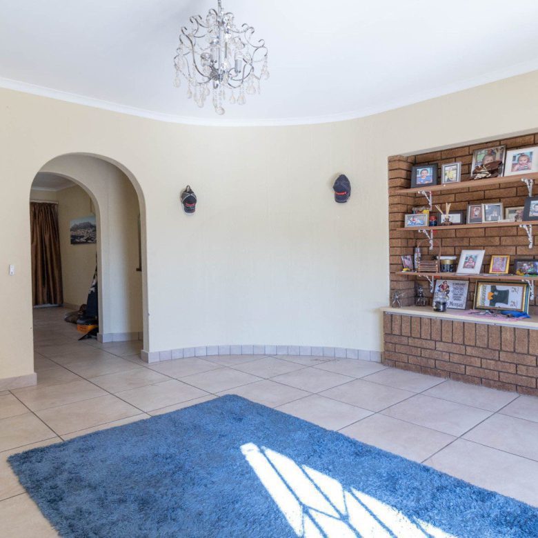 Mulbarton – Large 4 Bedroom Home + Flatlet