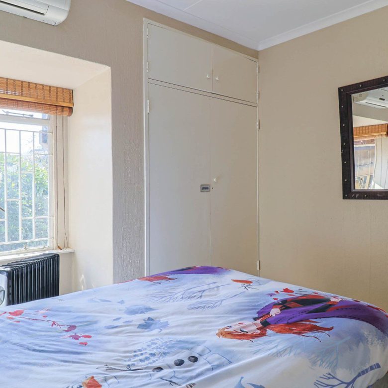 Mulbarton – Large 4 Bedroom Home + Flatlet