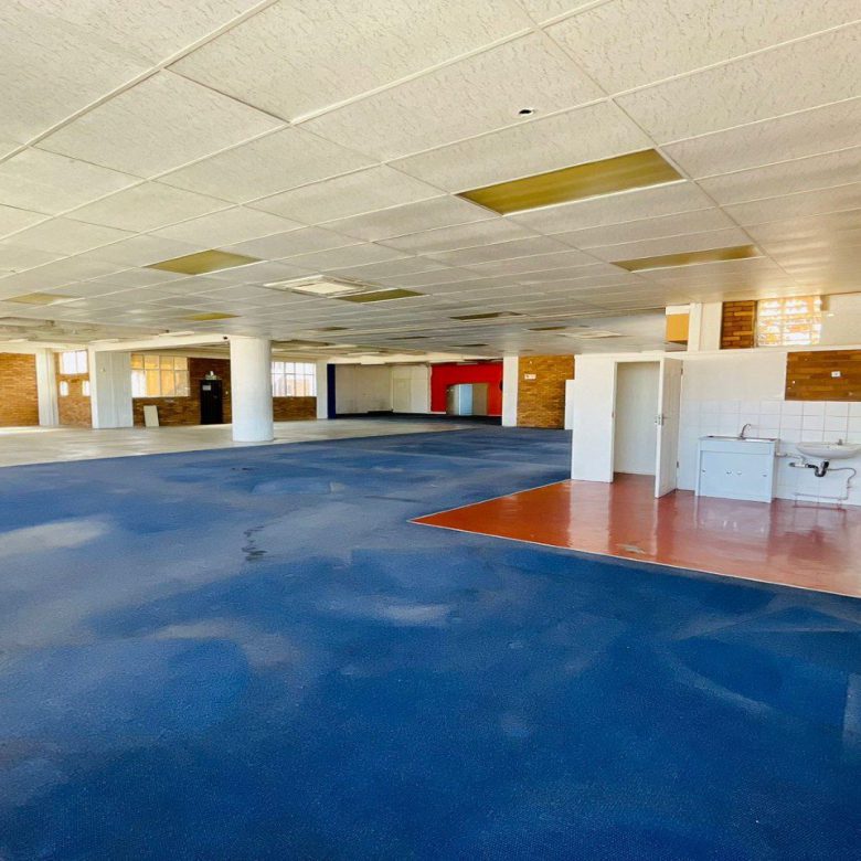 New Centre – Warehouse + Offices 6 600m2 under roof