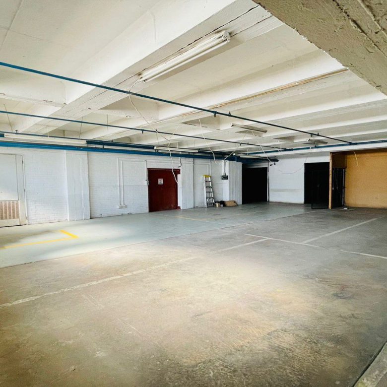 New Centre – Warehouse + Offices 6 600m2 under roof