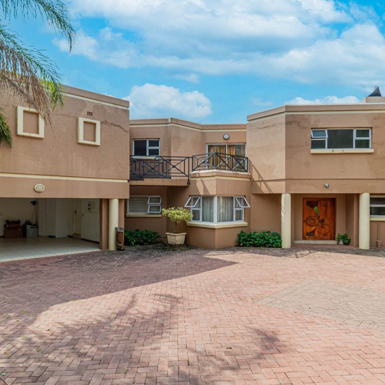 Sunninghill – Immaculate 4-Bedroom Double-Storey Family Home!