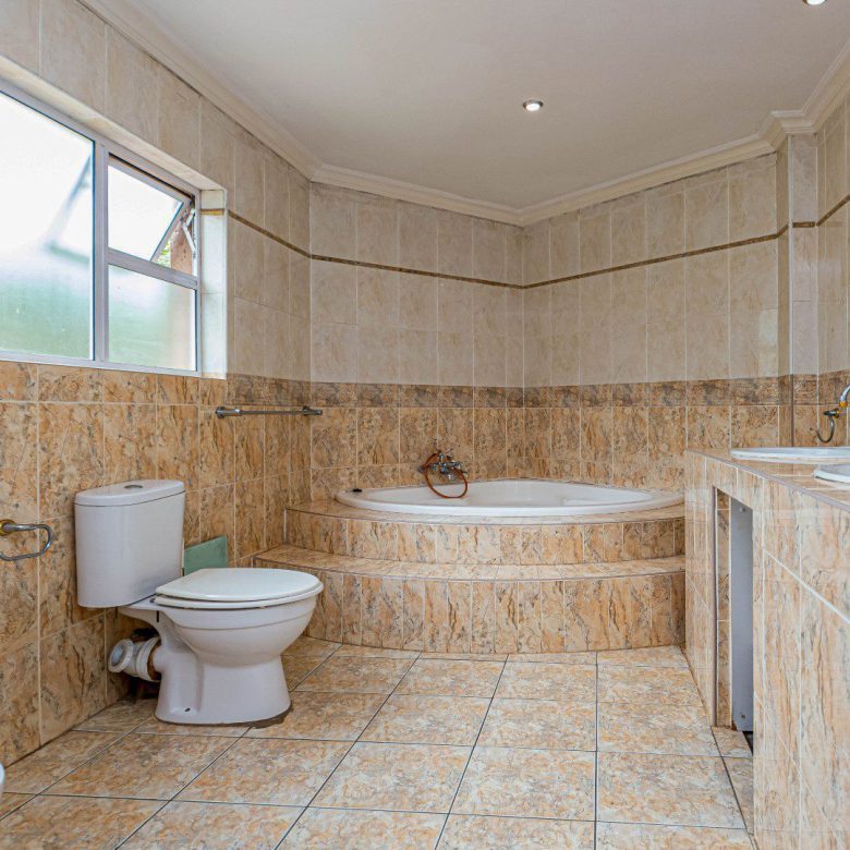 Sunninghill – Immaculate 4-Bedroom Double-Storey Family Home!