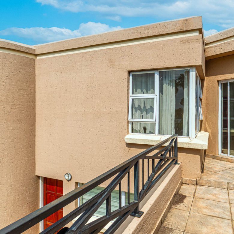 Sunninghill – Immaculate 4-Bedroom Double-Storey Family Home!