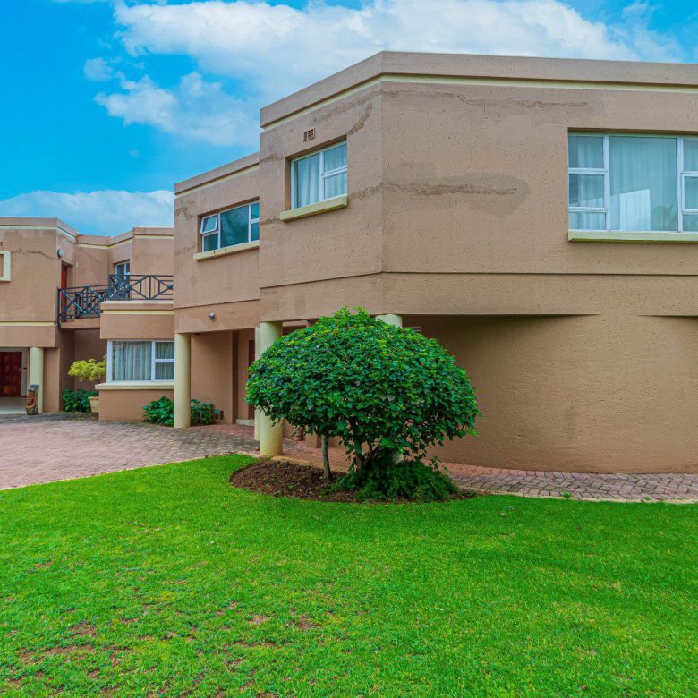 Sunninghill – Immaculate 4-Bedroom Double-Storey Family Home!