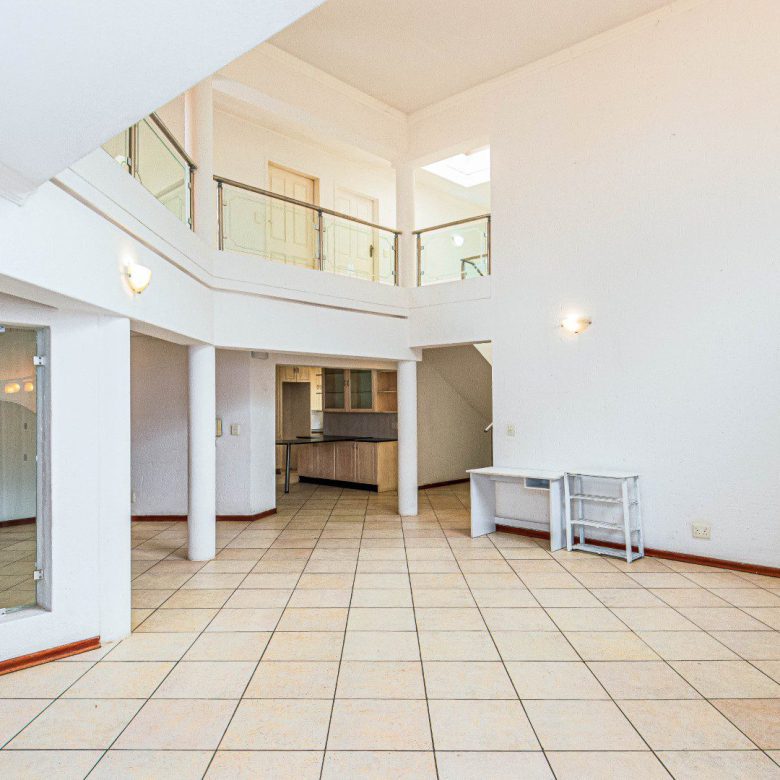 Sunninghill – Immaculate 4-Bedroom Double-Storey Family Home!