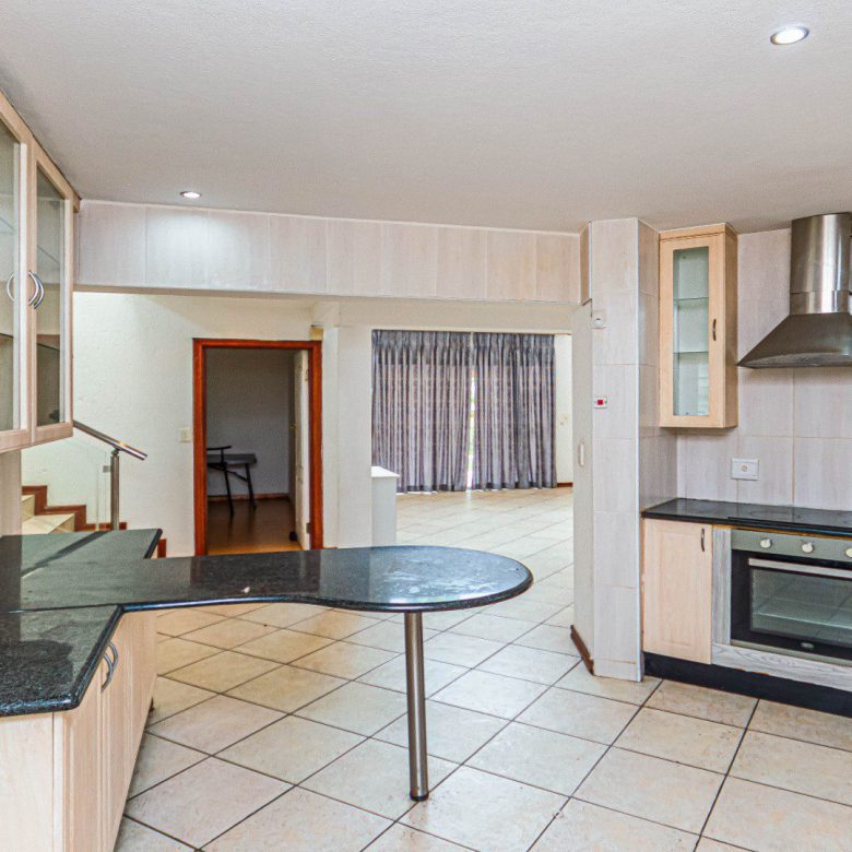 Sunninghill – Immaculate 4-Bedroom Double-Storey Family Home!
