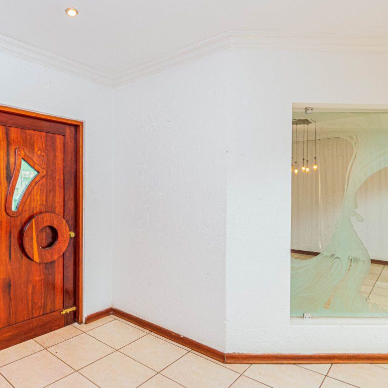 Sunninghill – Immaculate 4-Bedroom Double-Storey Family Home!