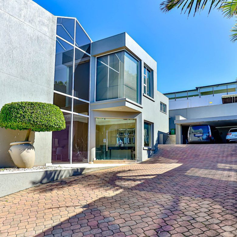 Umhlanga – Grand Family Home with Panoramic Sea Views