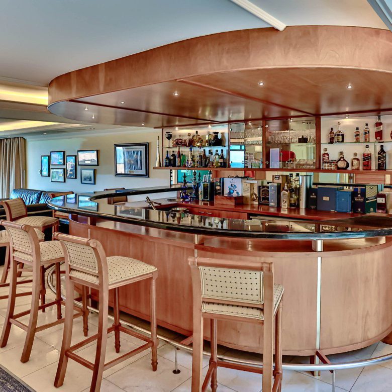Umhlanga – Grand Family Home with Panoramic Sea Views
