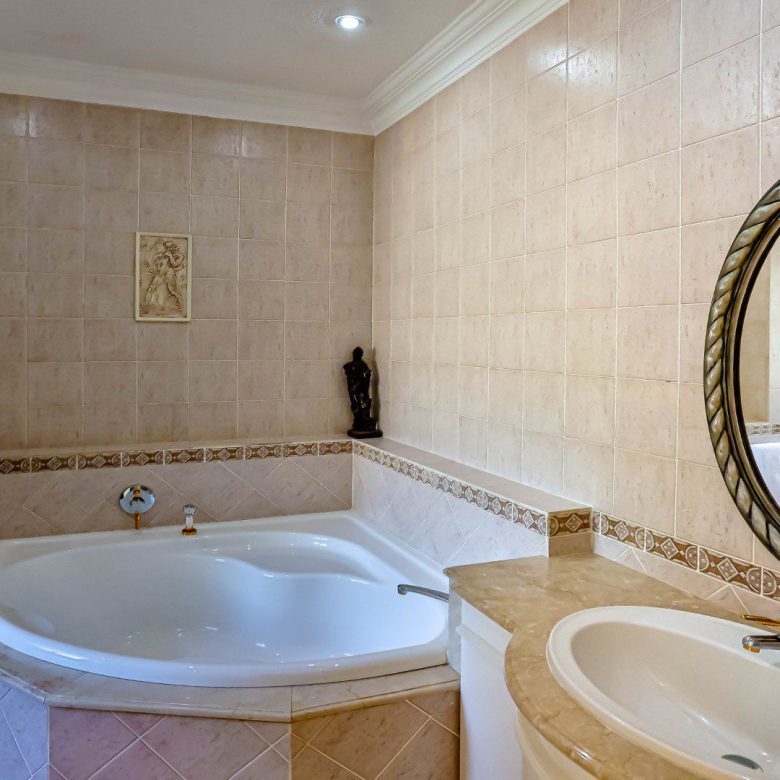 Umhlanga – Grand Family Home with Panoramic Sea Views