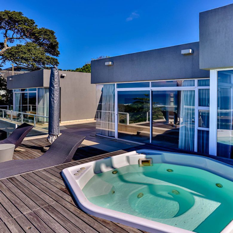 Umhlanga – Grand Family Home with Panoramic Sea Views