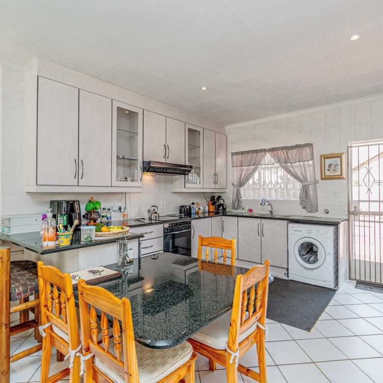 Kibler Park – Elegant 2 Bedroom Cluster, Secure Estate Living