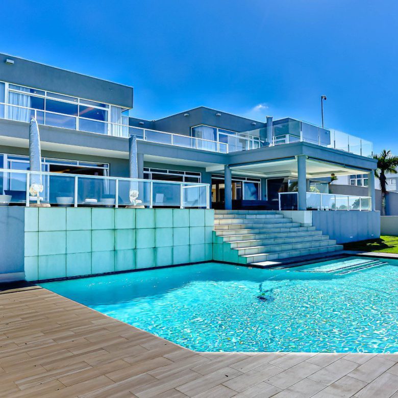 Umhlanga – Grand Family Home with Panoramic Sea Views