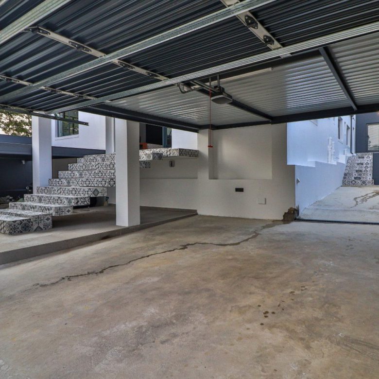 Parkhurst – Newly Renovated / Ultra Modern 4-Bedroom Double Storey Home with Pool & Luxury Finishes