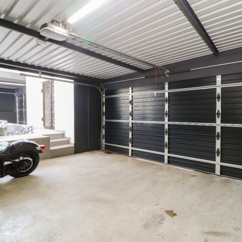 Parkhurst – Newly Renovated / Ultra Modern 4-Bedroom Double Storey Home with Pool & Luxury Finishes
