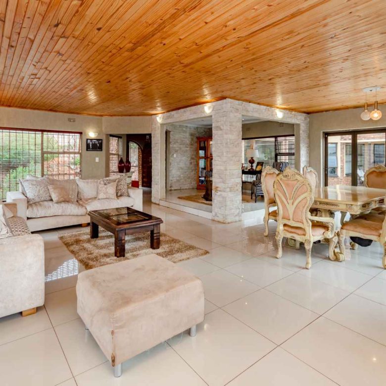 Glenvista – Home with Breathtaking Views and Two Flatlets