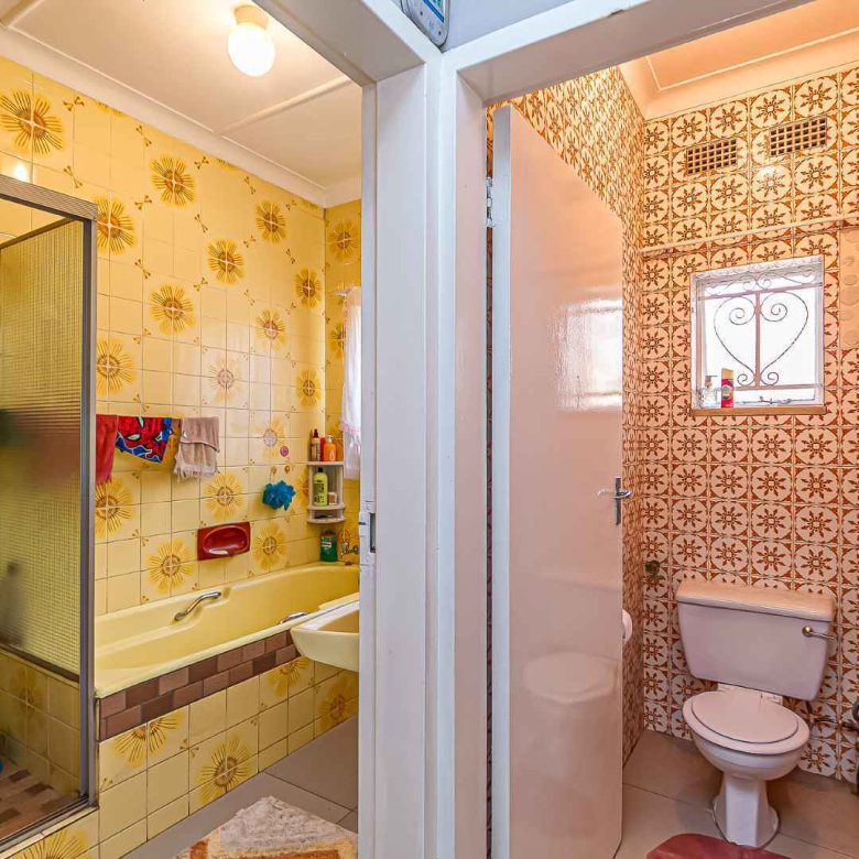 Mondeor – Versatile Family Home with 2 Flatlets