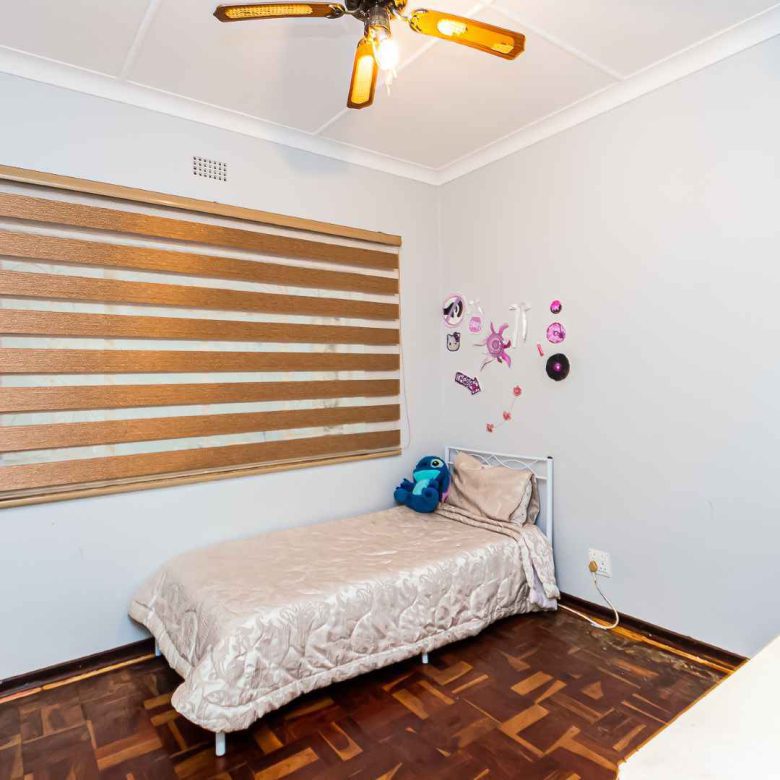Mondeor – Versatile Family Home with 2 Flatlets