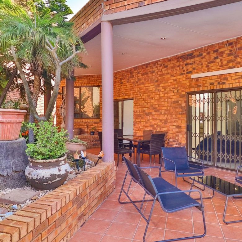 Bassonia – STYLISH 3 BEDROOM FACE-BRICK CLUSTER