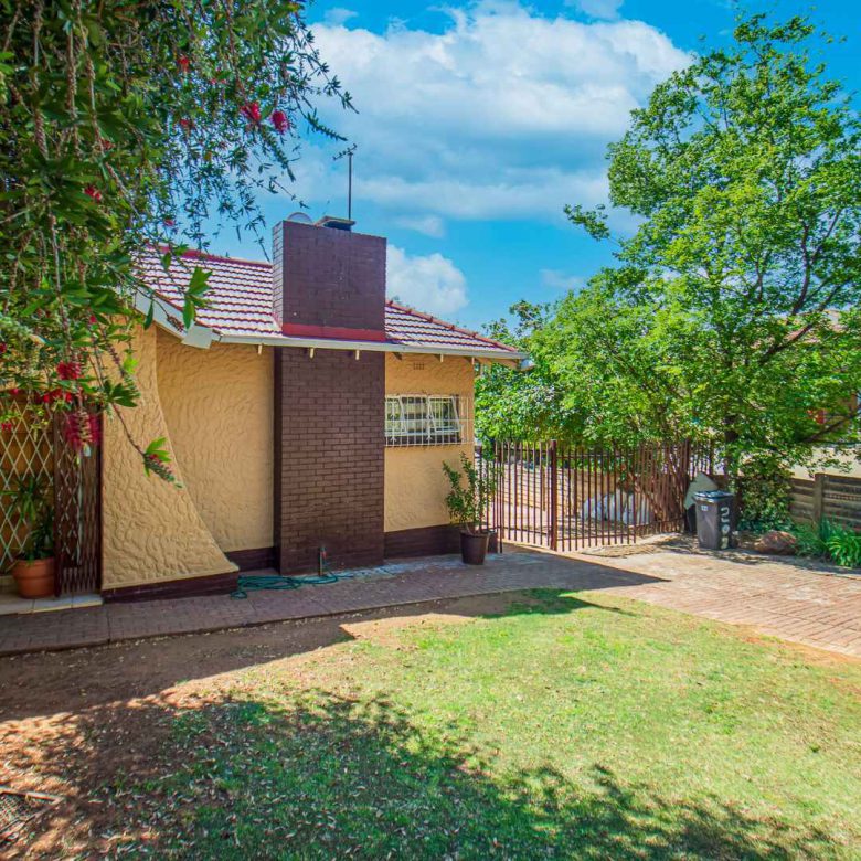 Mondeor – Versatile Family Home with 2 Flatlets